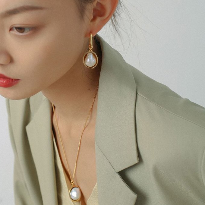 Fashion Gold Plated Oval Hemisphere Baroque Pearl Necklace for Women